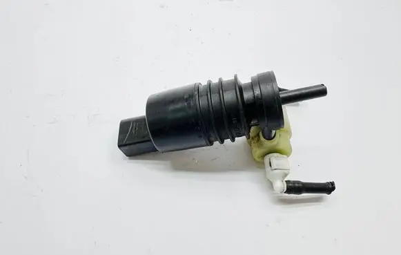 Volkswagen PASSAT B8 Windscreen/windshield washer pump 1K6955651 3122789