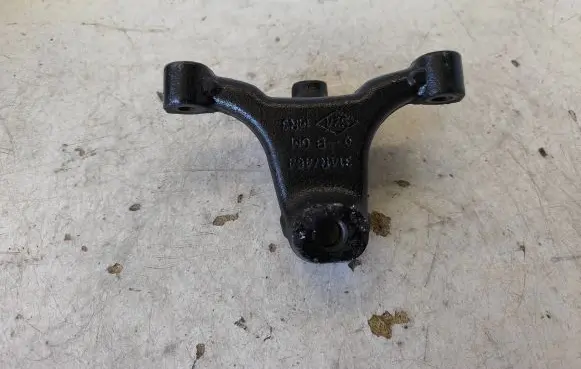 Opel Vivaro Gearbox mounting bracket 314R464
