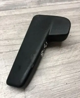 Engine bonnet (hood) release handle