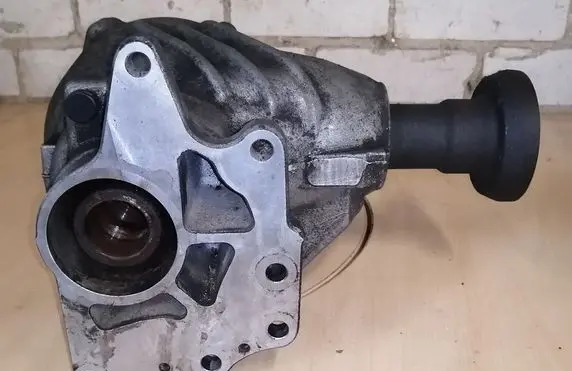 Volvo V70 Gearbox transfer box case 30700018