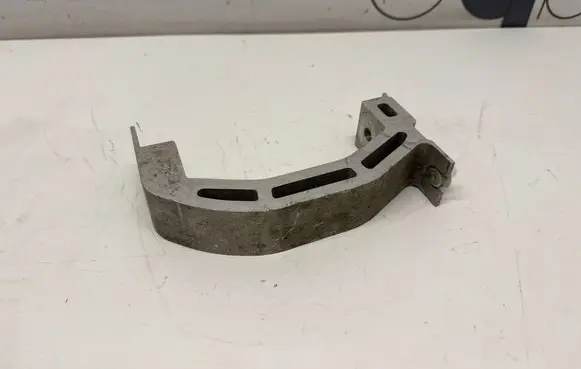 Volvo C40 Engine mounting bracket 31681596