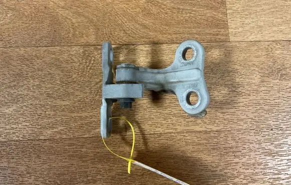 Volvo V50 Front door lower hinge 30784889