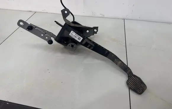 Ford Focus C-MAX Clutch pedal 3M517B633XD