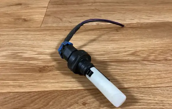 Opel Insignia A Windshield washer fluid level sensor 13248197