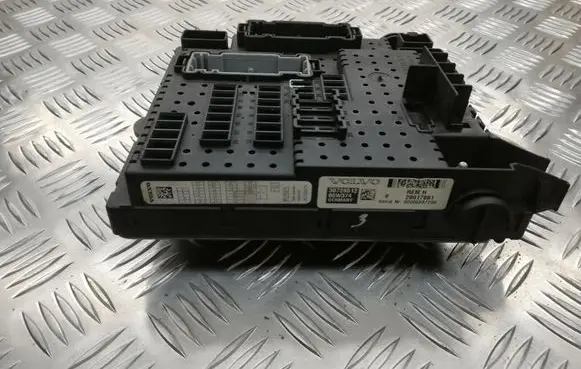 Volvo V70 Fuse module 30728512