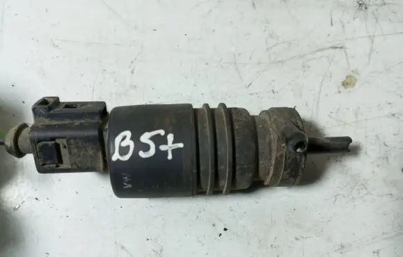 Volkswagen PASSAT B5.5 Windscreen/windshield washer pump