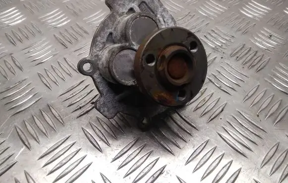 Opel Astra H Water pump 24405896