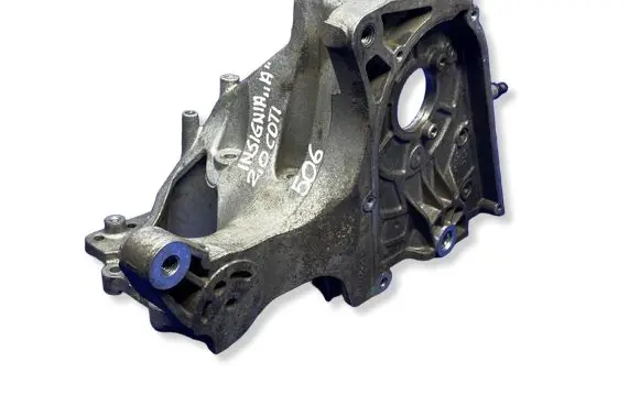 Opel Insignia A Fuel pump bracket 55574721