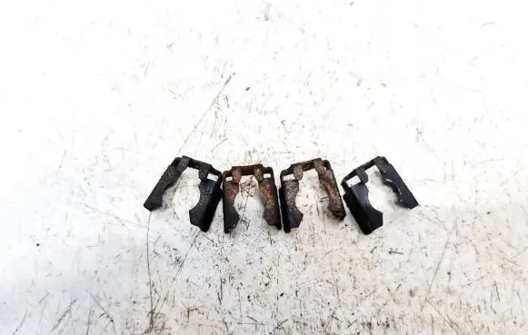 Nissan Murano Z50 Fuel Injector clamp holder