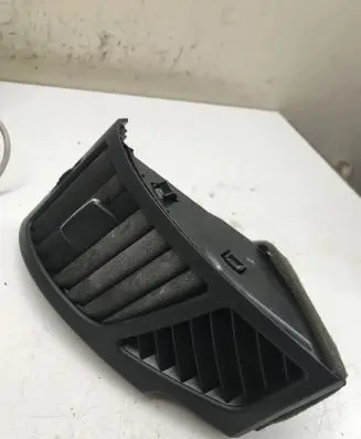 BMW 1 E81 E87 Dashboard side air vent grill/cover trim P0102044