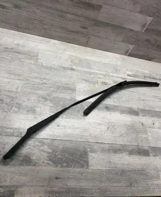 Volkswagen Multivan T5 Front wiper blade arm 7H5955410