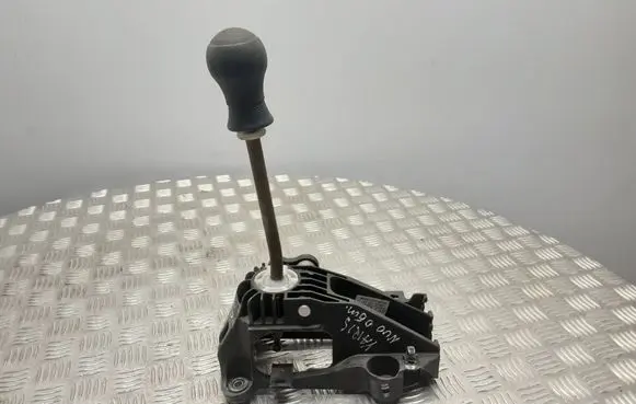 Toyota Yaris Gear shifter/selector 335300D040B
