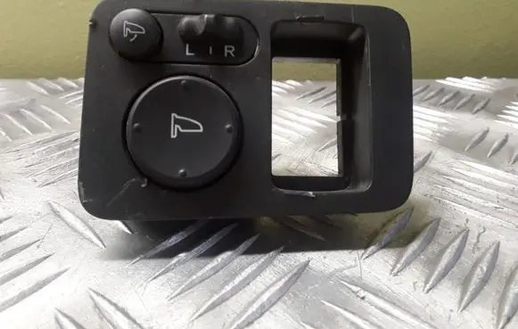 Honda CR-V Wing mirror switch M33212