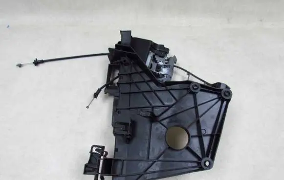Volvo V70 Front door lock 30661072 53967