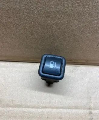 Volkswagen PASSAT B5 Fuel tank opening switch 3B0959833A