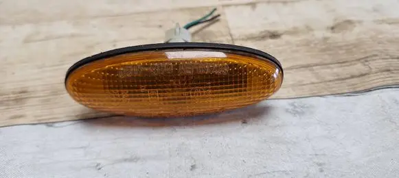 Mazda Premacy Front fender indicator light E2013141