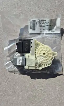 Volkswagen PASSAT B7 Rear door window regulator motor 3C0959704 3AF839462