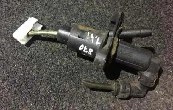 Clutch master cylinder