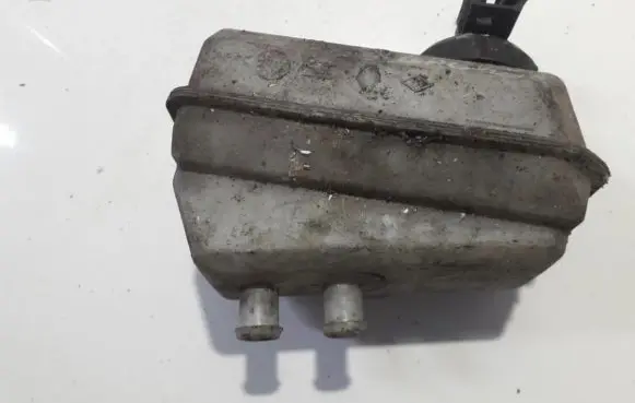 Brake fluid reservoir