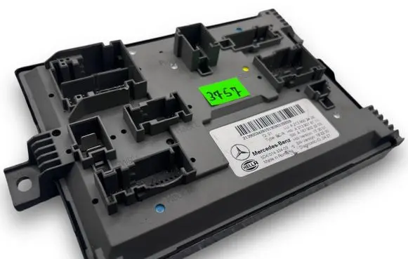 Mercedes-Benz E W213 Central body control module S3757 A2139003426