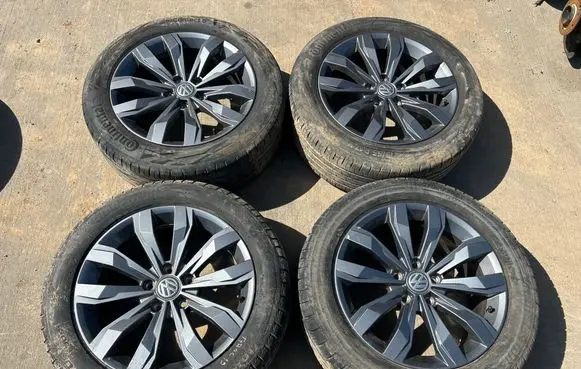 Volkswagen T-Roc R17 alloy rim 2GA601025A
