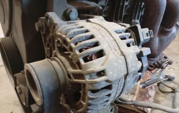 Volkswagen Polo IV 9N3 Generator/alternator 037903025M