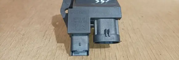 Peugeot 508 Coolant fan relay 9827870080 98372A01 34F30100204