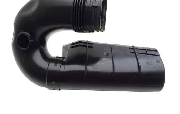 Audi Q3 8U Intercooler hose/pipe 8U0805962A 8U0129618B