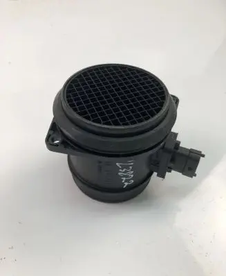 Volvo V70 Mass air flow meter 30785472