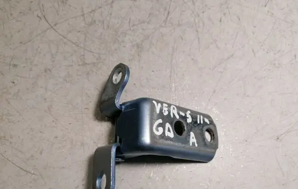 Toyota Verso-S Rear door lower hinge