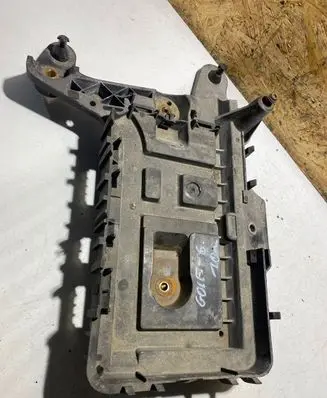 Volkswagen Golf VI Battery tray 1K0915333