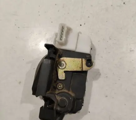 Peugeot 607 Rear door lock
