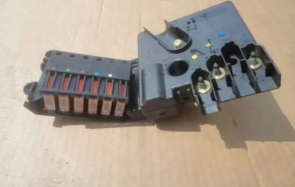 Mercedes-Benz CLS C219 Fuse module A2115461141