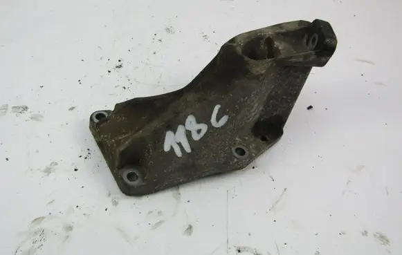 Volkswagen PASSAT B5 Engine mounting bracket 8D0199307J