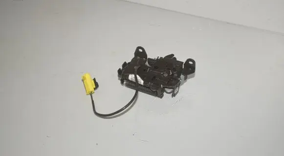 Engine bonnet/hood lock/catch