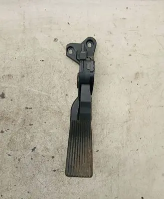 Mercedes-Benz GL X166 Accelerator throttle pedal A1663000004 6PV93396603 00023GS004