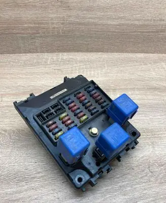 Nissan Almera Fuse module 243501N000F 1N05G18
