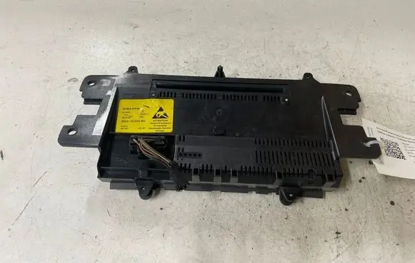 Jaguar XF X250 Climate control unit 8X2318C858BG 28189491