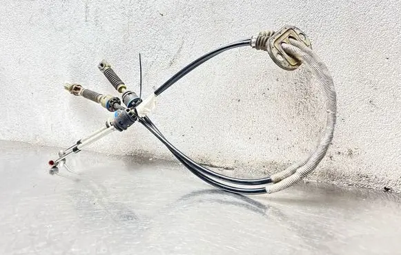 Volvo C30 Gear shift cable linkage 31256802