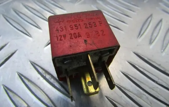 Volkswagen Golf III Other relay 431951253F