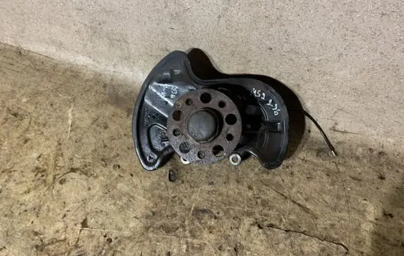Front wheel hub