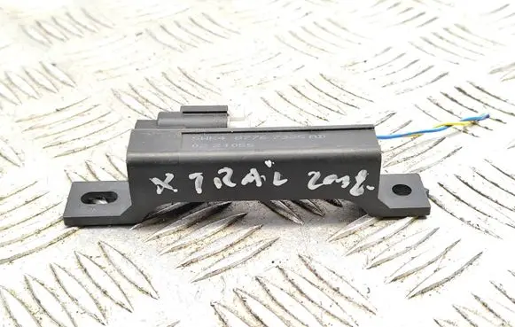 Nissan X-Trail T32 Aerial antenna amplifier 5WK48776