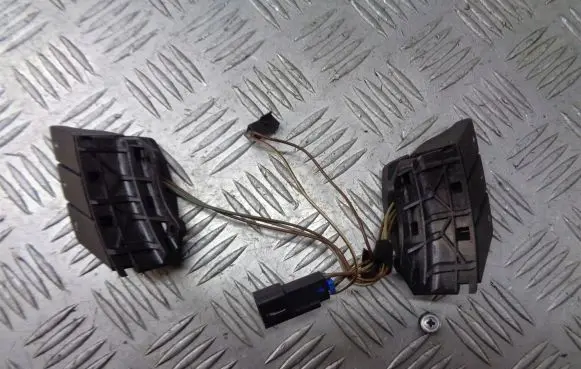 Opel Meriva B Steering wheel buttons/switches 