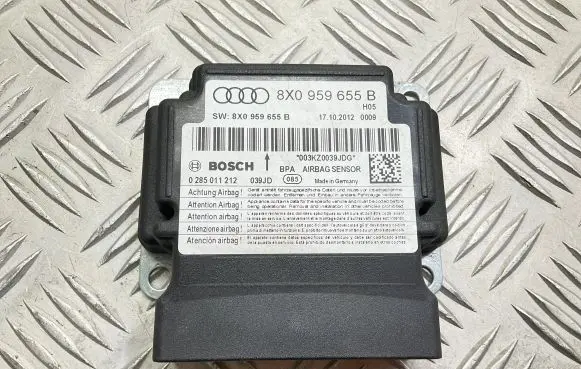 Audi A1 Airbag control unit/module 8X0959655B