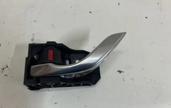 Mazda 3 III Front door interior handle T8315