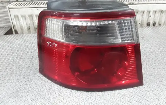 KIA Carens I Rear/tail lights