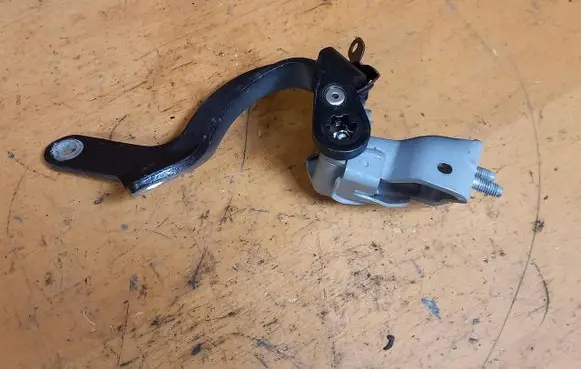 Audi Q7 4L Tailgate hinge 4L0827300B