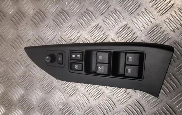 Subaru Forester SJ Electric window control switch 83071SG040