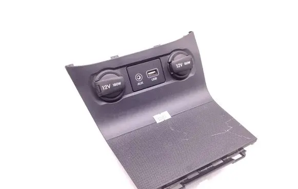 Hyundai i20 (GB IB) USB socket connector 84621C8900