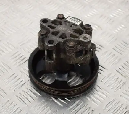 Toyota Yaris Power steering pump